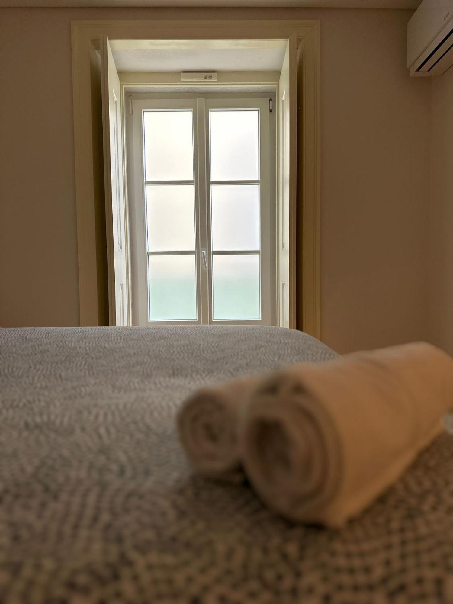 Central Bedroom In Shared House In Chiado - Historic Center Of Lizbona Zewnętrze zdjęcie